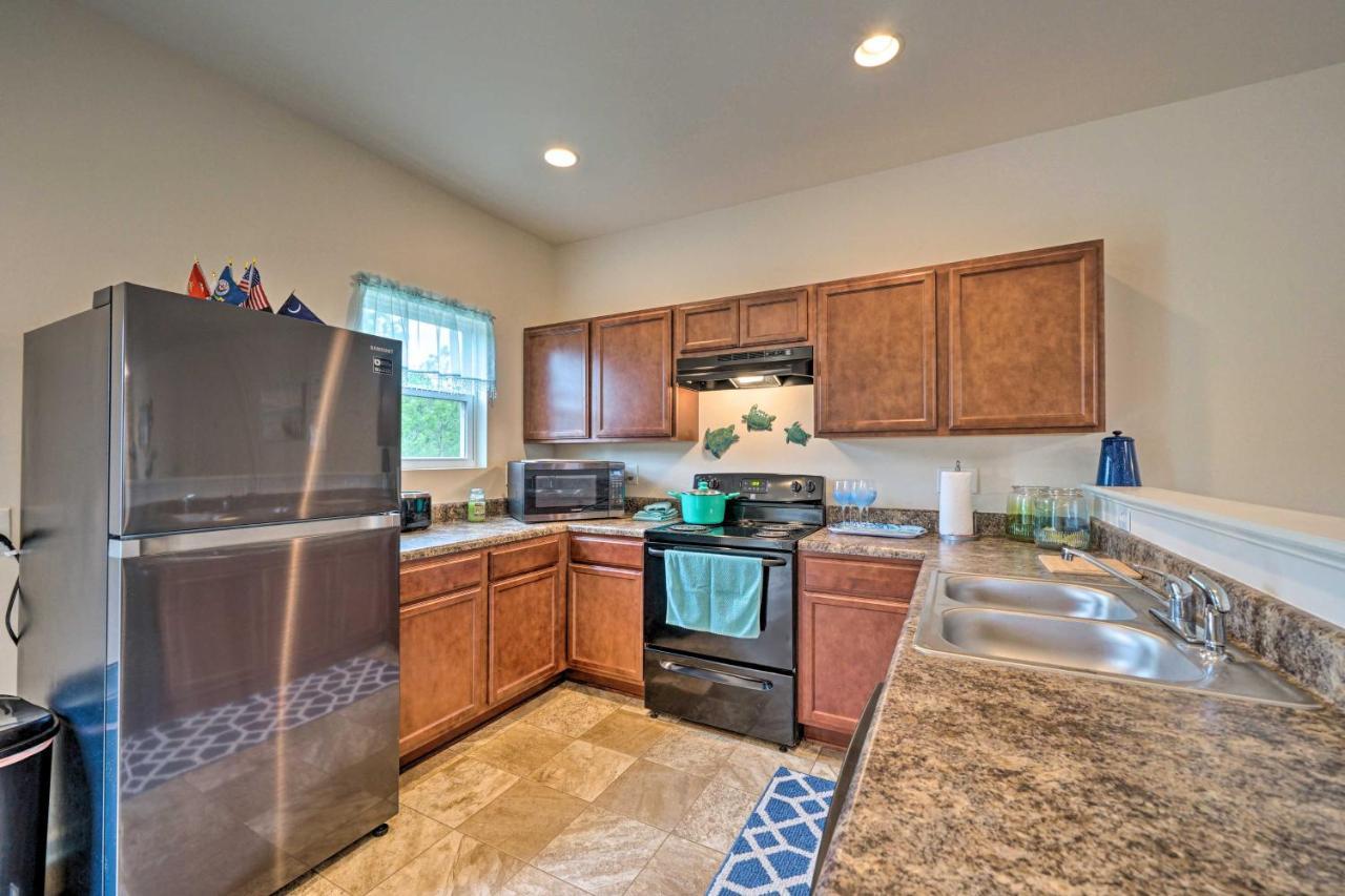 Modern Coastal Condo With Patio 1 Mi To Beaches! Carolina Beach Zewnętrze zdjęcie