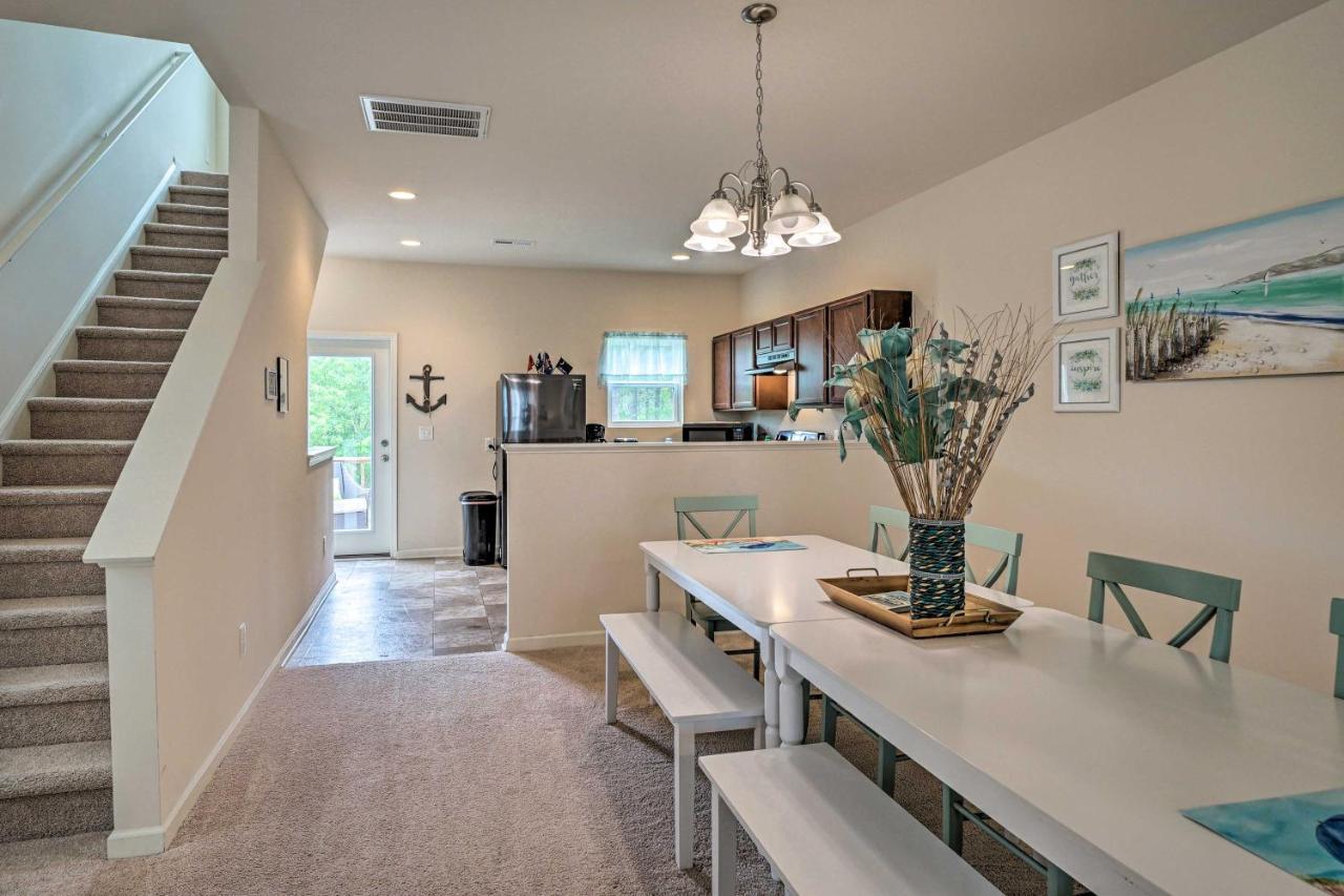Modern Coastal Condo With Patio 1 Mi To Beaches! Carolina Beach Zewnętrze zdjęcie