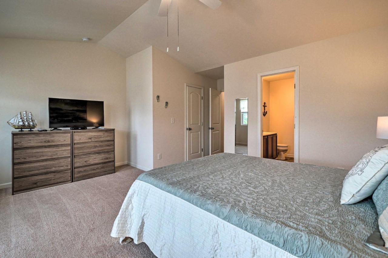 Modern Coastal Condo With Patio 1 Mi To Beaches! Carolina Beach Zewnętrze zdjęcie