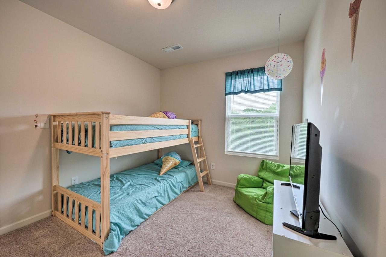 Modern Coastal Condo With Patio 1 Mi To Beaches! Carolina Beach Zewnętrze zdjęcie