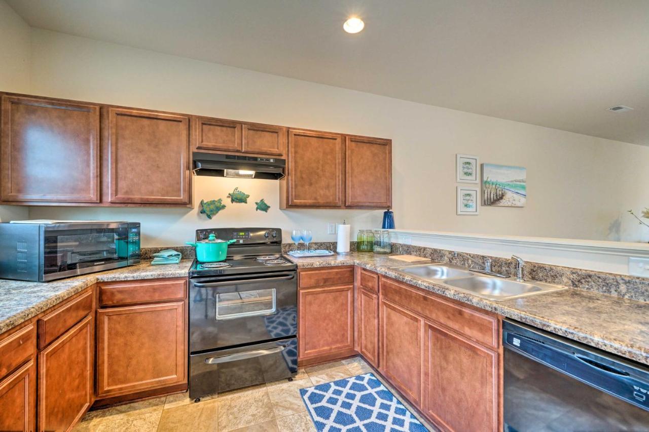 Modern Coastal Condo With Patio 1 Mi To Beaches! Carolina Beach Zewnętrze zdjęcie