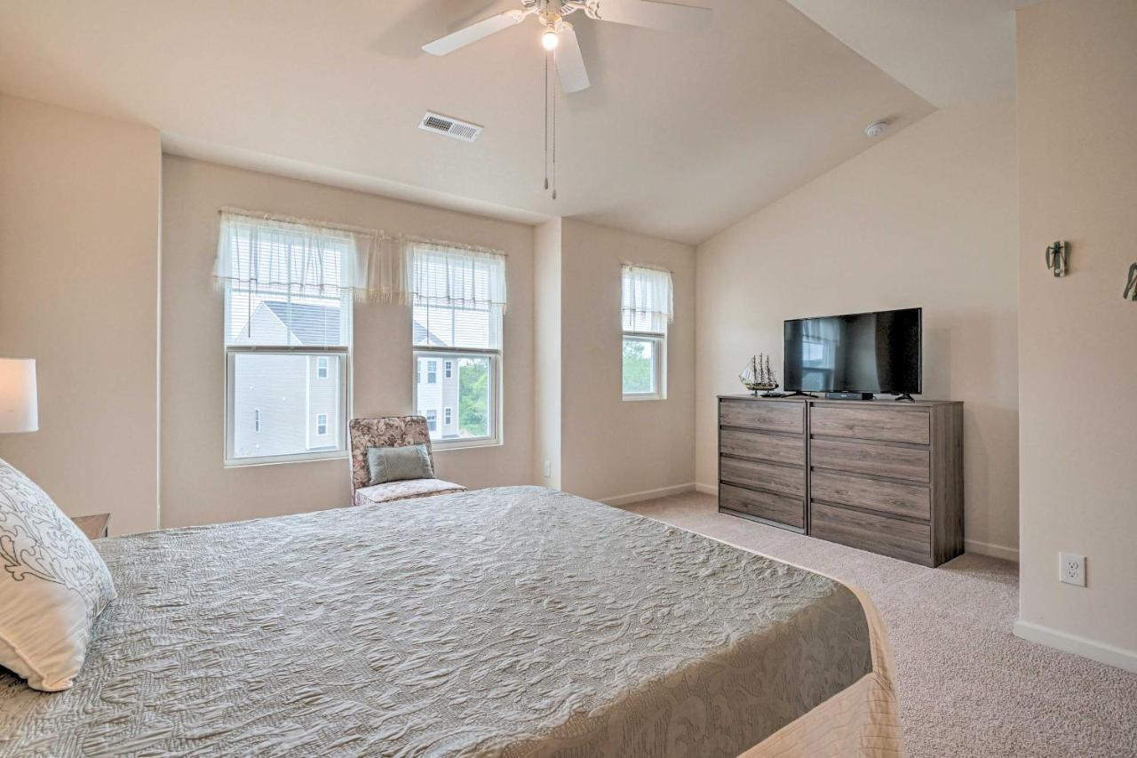 Modern Coastal Condo With Patio 1 Mi To Beaches! Carolina Beach Zewnętrze zdjęcie