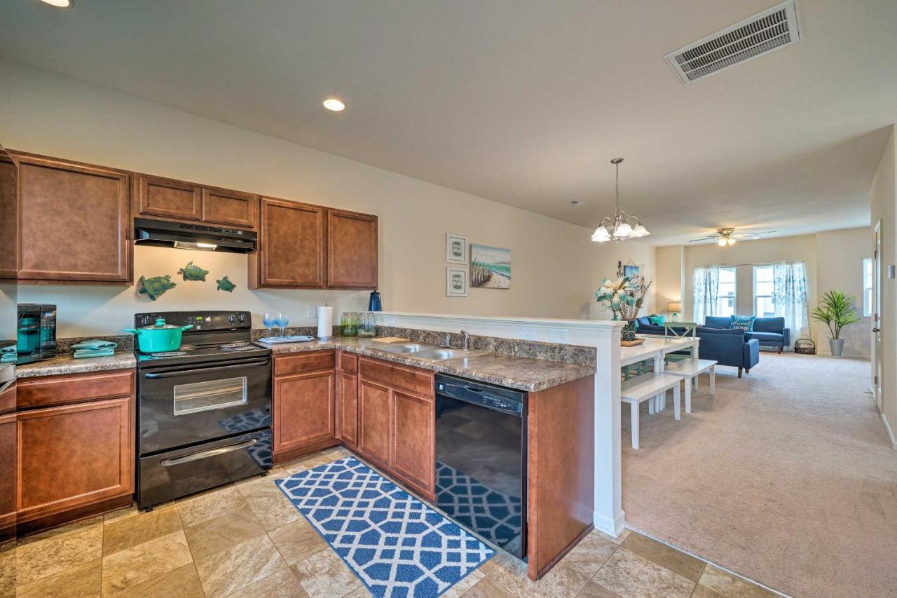 Modern Coastal Condo With Patio 1 Mi To Beaches! Carolina Beach Zewnętrze zdjęcie
